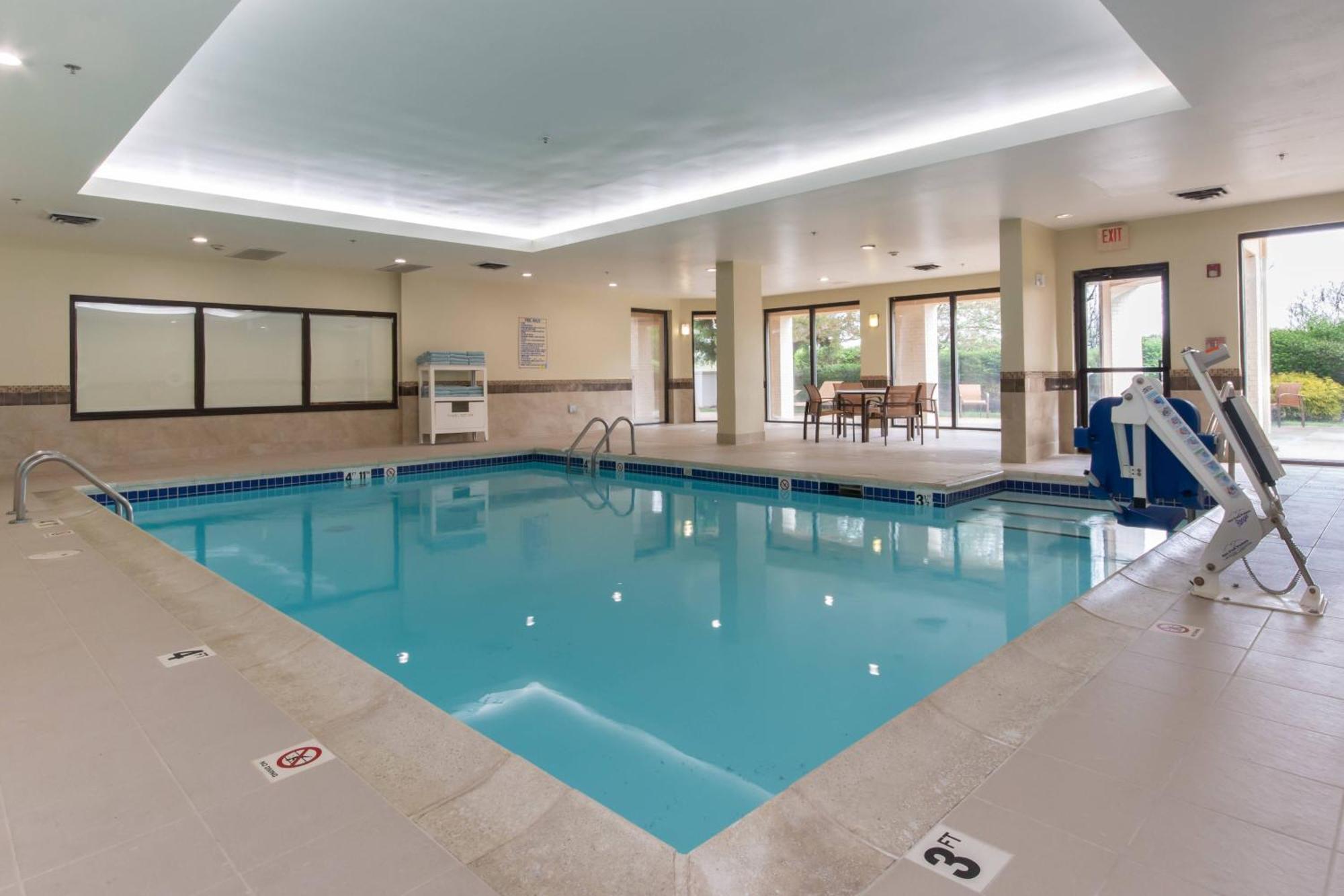 Courtyard By Marriott Charlotte Lake Norman Huntersville Extérieur photo